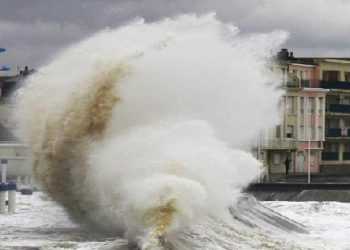 Сильний шторм вдарив по Франції
