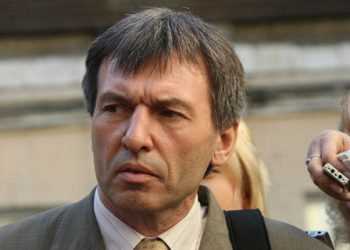 Адвокат Тимошенко ліз через паркан і звалився на голову “беркутівцю”