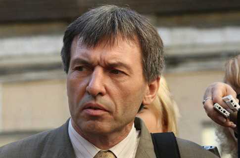 Адвокат Тимошенко ліз через паркан і звалився на голову “беркутівцю”