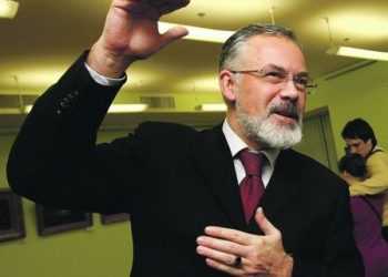 На Новый год Табачник будет общаться с высшими силами