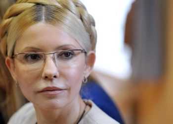 Тимошенко просить дозволу лежати на засіданні суду