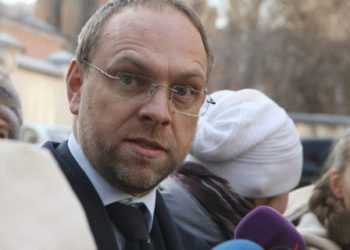 Власенко: Тимошенко не може пройти і 30 метрів