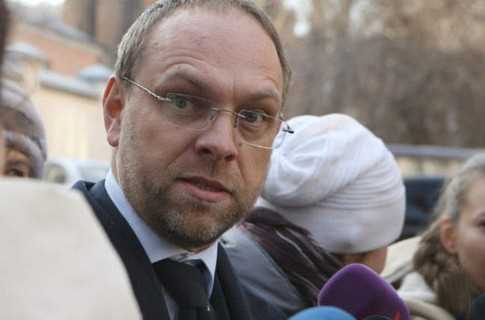 Власенко: Тимошенко не може пройти і 30 метрів