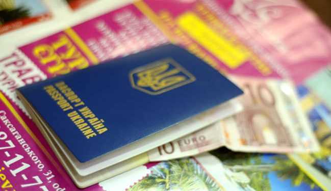 Польща розпочинає видачу «шопінг-віз» для українців