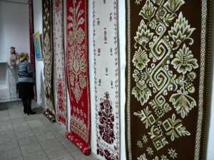 В Києві виставлена експозиція вишитих рушників