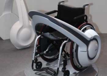 Інвалідне крісло можна переробити в електромобіль