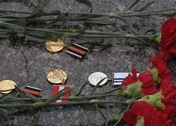 Чорнобильці позривали з себе медалі