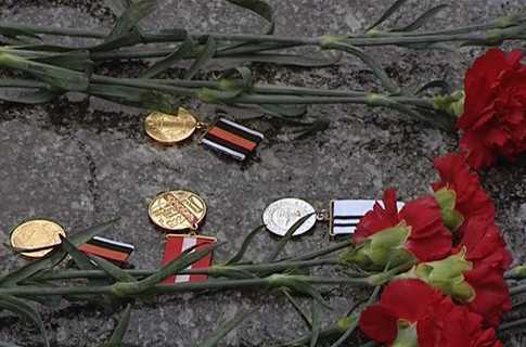 Чорнобильці позривали з себе медалі