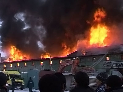 На Юго-Западе Москвы горит рынок