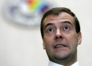 Студенты потребовали у Медведева отчета о его провальном президентстве