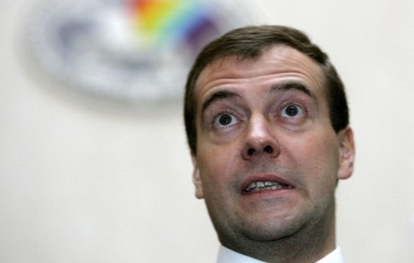 Студенты потребовали у Медведева отчета о его провальном президентстве