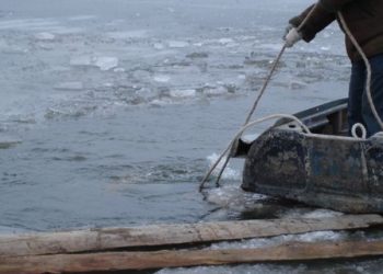 9-летний мальчик решил проверить на крепость лед