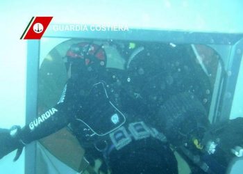 На Costa Concordia нашли уже 15 погибших