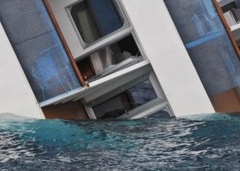 Число погибших на Costa Concordia возросло до 16 человек