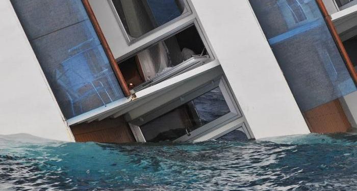 Число погибших на Costa Concordia возросло до 16 человек