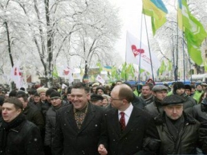 Тягнибок решил разобраться с проплаченными митингами