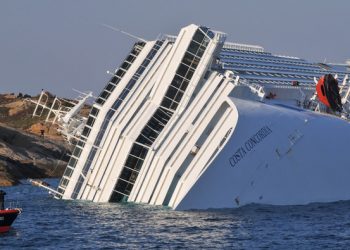 Первые росийские туристы Costa Concordia вылетели из Италии в Росию