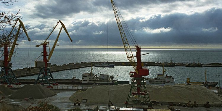Ялтинський порт пропонують продати за один долар