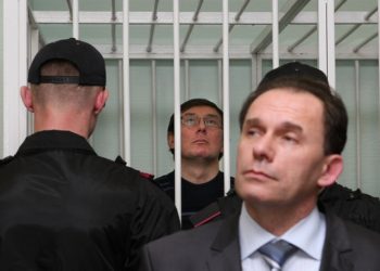 Адвокаты Луценко просят «Сникерсов»