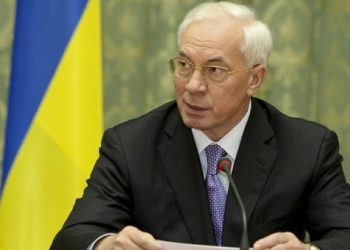 Азаров: политических требований Россия не выдвигает