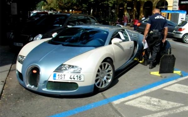 Чеська поліція оштрафувала Bugatti Veyron