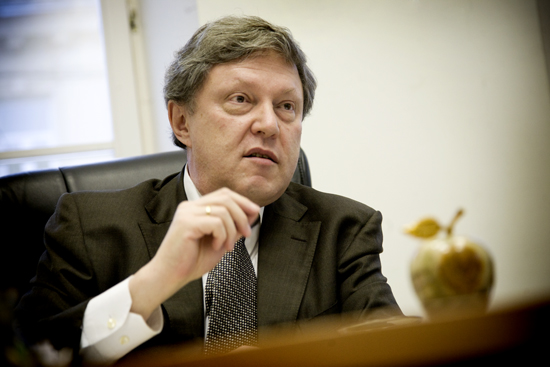 Явлинский через суд будет добиваться участия в выборах
