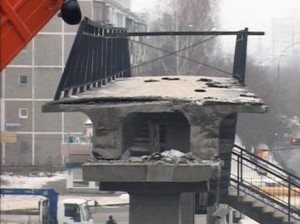 По факту обрушения пешеходного моста в Химках возбуждено дело