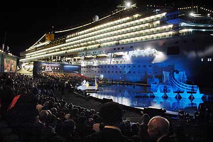 На Costa Concordia погибло уже 16 человек