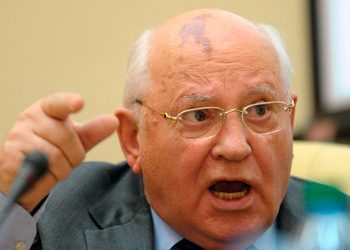 Горбачев призвал свергнуть «самодержавие» в России