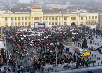 15 тысяч человек митинговали в Екатеринбурге в поддержку Путина
