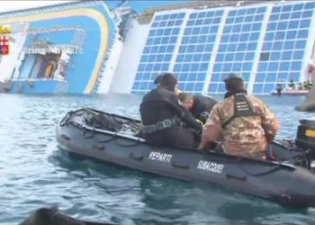 Экипаж Costa Concordia подтвердил, что капитан Скеттино бежал с тонущего лайнера