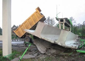 Последствия аварии в Химках с мостом и самосвалом ликвидированы