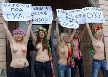 Активистки из FEMEN хотели кастрировать Романа Ландика