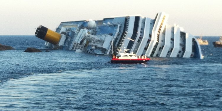 На совести капитана Costa Concordia уже 15 смертей