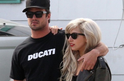 Леди Гага подцепила звезду