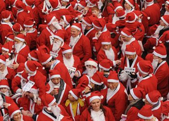 В Днепропетровске бегали полуголые Деды Морозы