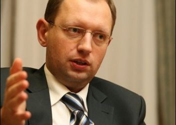 Яценюк призвал Януковича сделать мужественный и сильный поступок