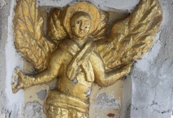 На стенах Лаврской колокольни нашли ангела