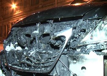 В Харькове подожгли черный Lexus судьи