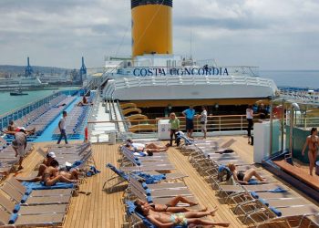 Лайнер Costa Concordia мог затонуть ещё в августе