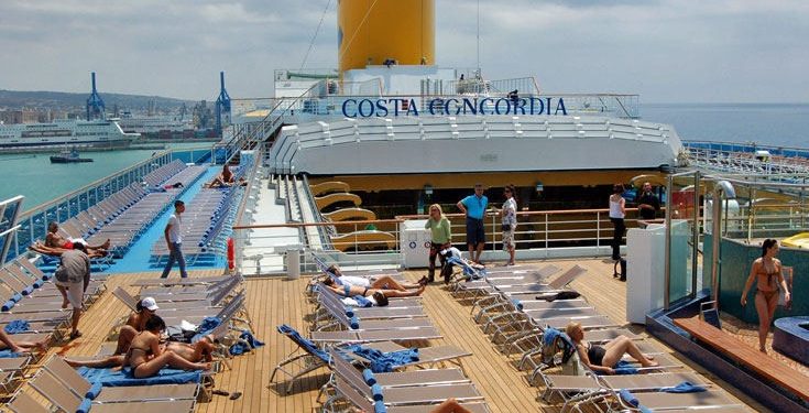 Лайнер Costa Concordia мог затонуть ещё в августе