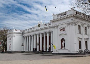 Одеські депутати не захотіли відмовлятися від курортів і дорогих подарунків