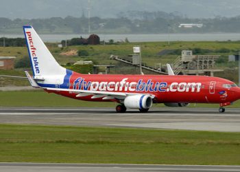 Австралийского пилота сдуло с трапа Boeing 737