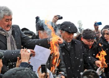 На площадь Алма-Аты вышли казахи, несогласные с результатами выборов