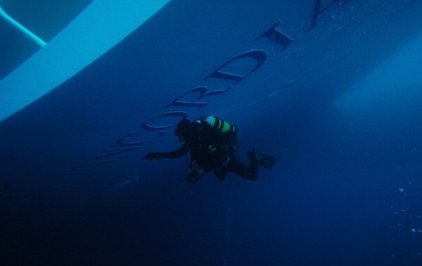 На Costa Concordia запустили подводного робота