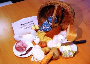 Украинцы вынуждены половину зарплаты тратить на еду