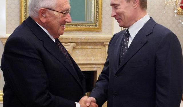 Путин обменялся любезностями с экс-госсекретарем США