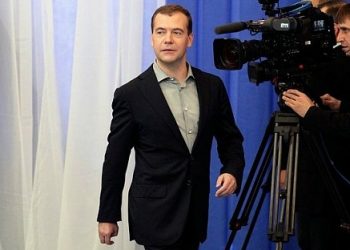 Дмитрий Медведев опять посетит факультет журналистики МГУ