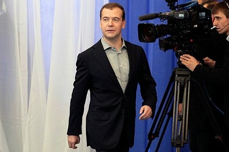 Дмитрий Медведев опять посетит факультет журналистики МГУ