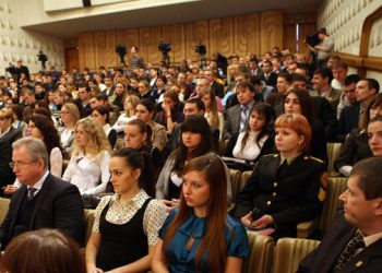 Кабмін об'єднає 4 вузи в Закарпатський університет
